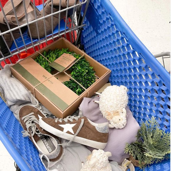 meet the posher✨like this to bookmark my closet! - Picture 8 of 15